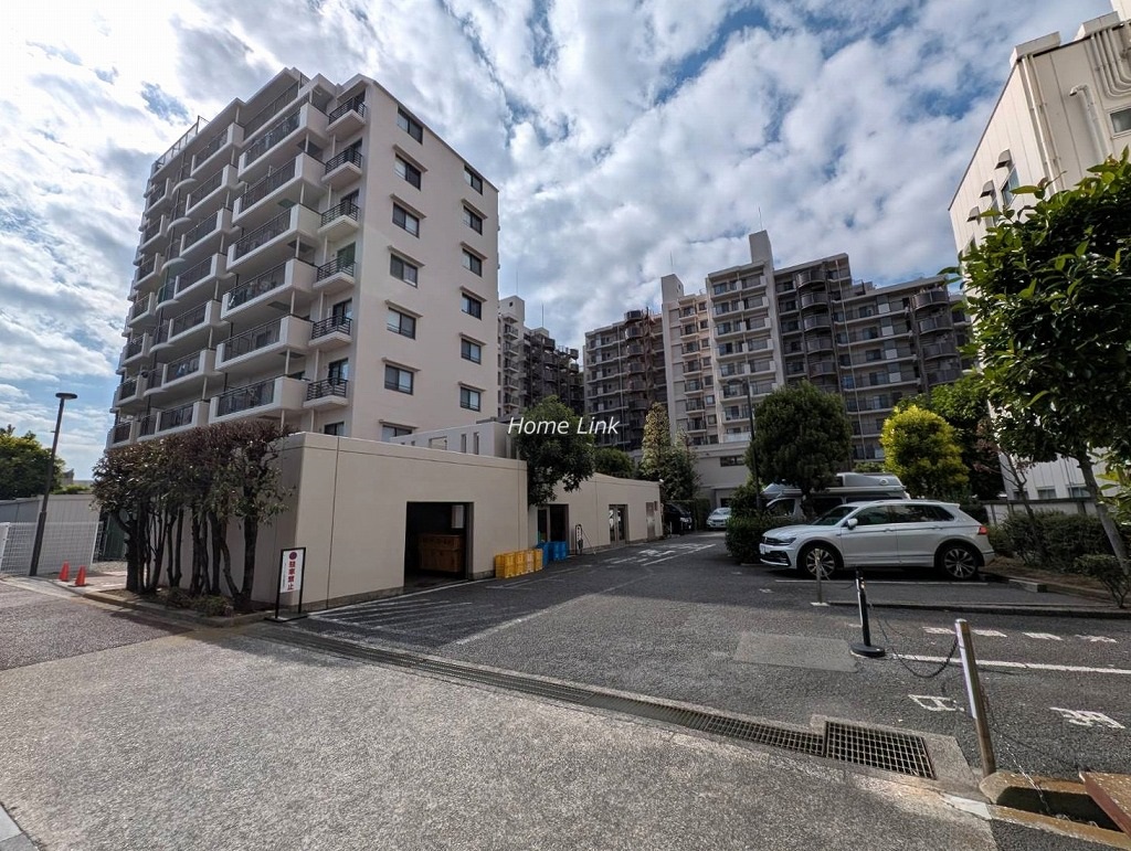 モアクレスト西台　東側 駐車場出入口